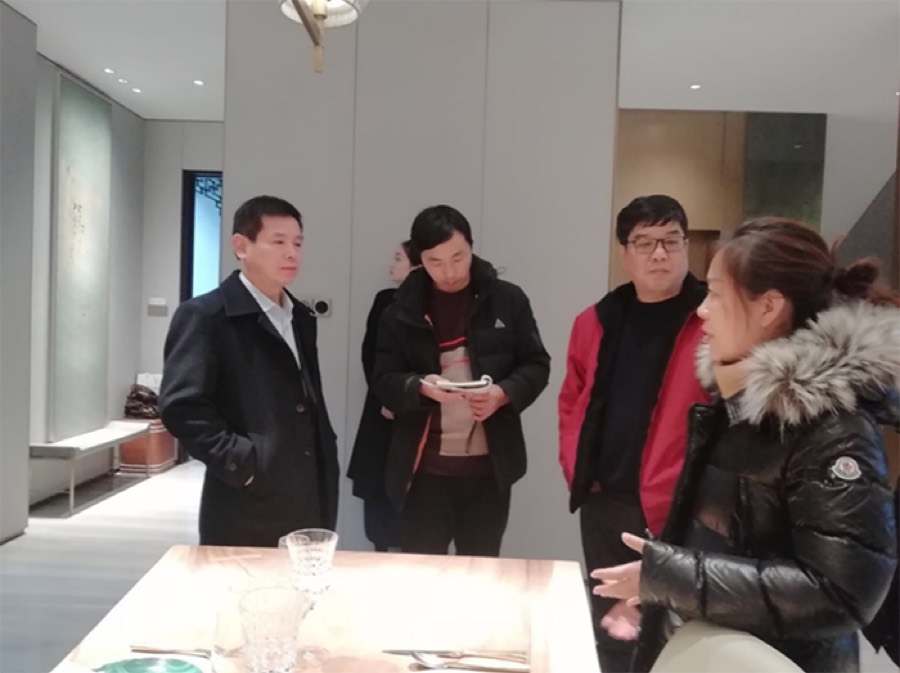 迅立达集团董事长贺杰考察上海桃花源项目开 配图